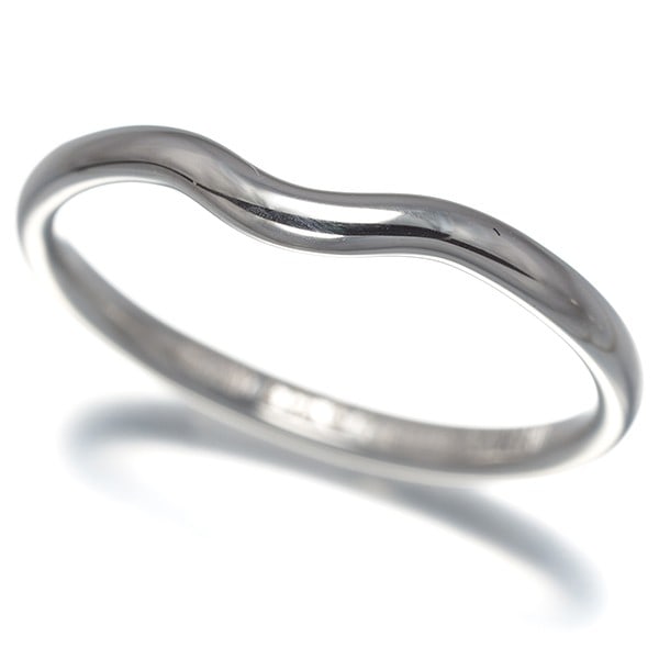 Tiffany&Co. Ring Curved Band Us8.5-8.75 950 Platinum: Tiffany&Co. Ring Curved Band Us8.5-8.75 950 Platinum Tiffany&Co.'s Curved Band Ring in platinum boasts a sleek, curved design with a subtle 2.2mm width. Made from 950 platinum, this ring features a cl