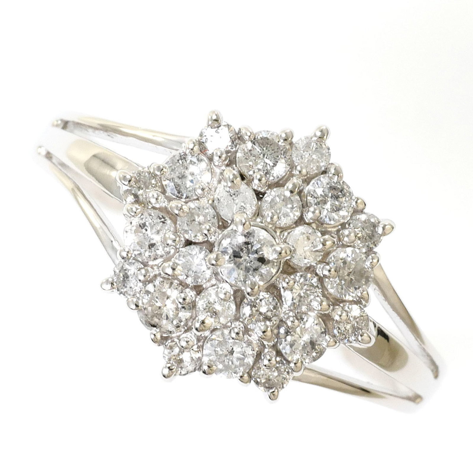 Unbranded Band Ring Platinum 900: Unbranded Band Ring Platinum 900 Platinum 900 band ring features a diamond stone set in an unbranded platinum metal construction, measuring 11mm wide and weighing 3.4g. The ring boasts a US size 6.5 f