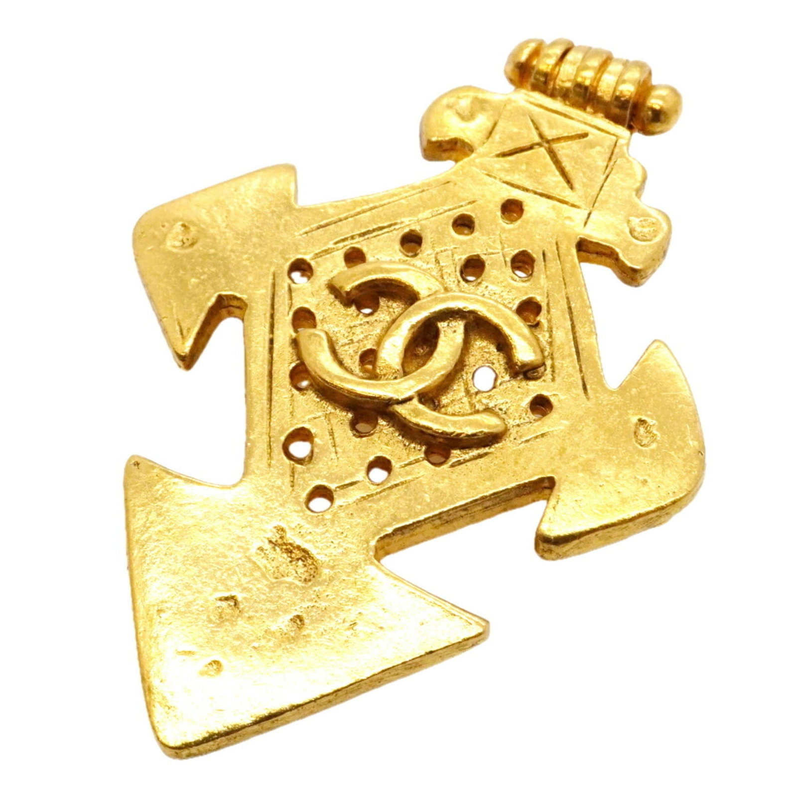 Chanel Brooch Gold Plating: Chanel Brooch Gold Plating The Chanel Brooch Gold Plating boasts elegant gold plating, showcasing the iconic brand's signature style. Measuring 4.32cm x 3.2cm, this brooch is a compact yet