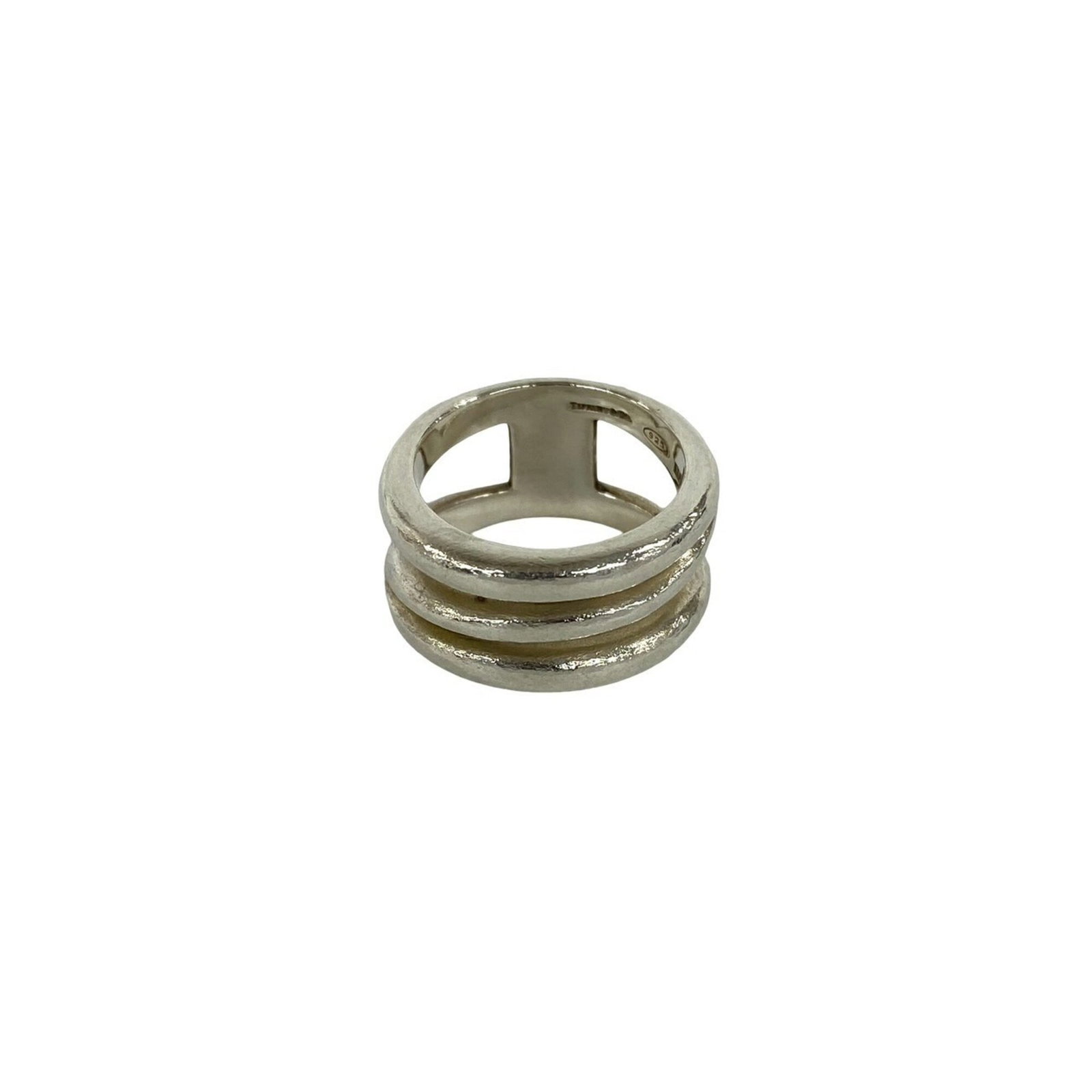 Silver band ring Tiffany 925: Silver band ring Tiffany 925 Silver band ring Tiffany 925. This women's silver band ring features a classic design made from high-quality sterling silver (925). Available in US size 5, it showcases th