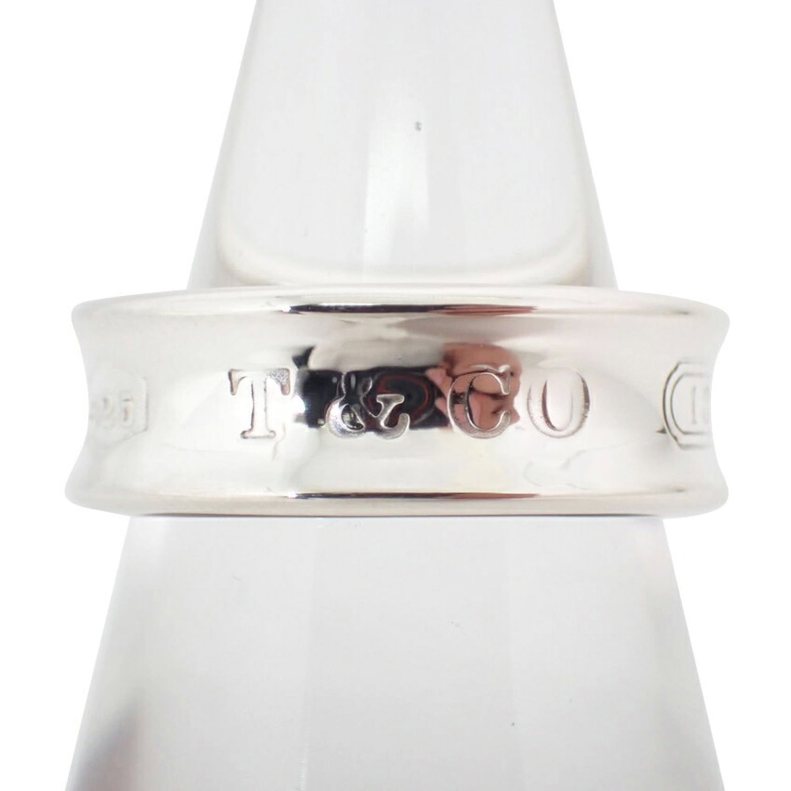 Tiffany Band Ring Sterling Silver 925: Tiffany Band Ring Sterling Silver 925 Sterling silver band ring from Tiffany, crafted with 925 quality. This elegant piece features a sleek design in silver material and US size 6.5. A simple yet soph