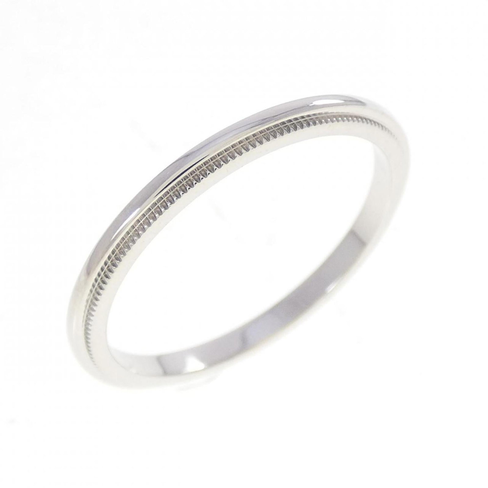 Tiffany Band Ring Platinum 950: Tiffany Band Ring Platinum 950 Platinum 950 Tiffany Band Ring in US Size 8.5, offering a sleek and sophisticated design for those who appreciate fine jewelry. Made from high-quality platinum, this ban