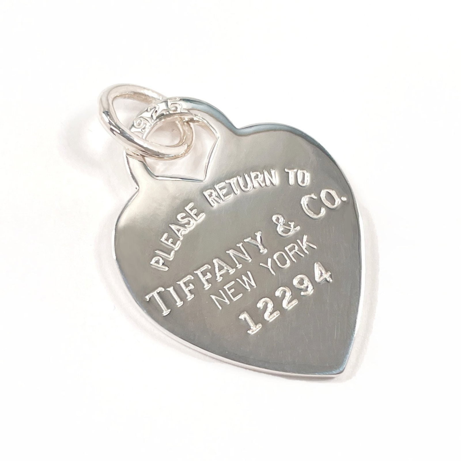 Tiffany&Co. Tiffany Heart Tag Return To Silver Pendant Top Sterling 925 Women'S: Tiffany&Co. Tiffany Heart Tag Return To Silver Pendant Top Sterling 925 Women'S Silver Tiffany&Co. pendant with a heart-shaped tag, made from top sterling silver (925), measuring 30mm x 23mm. This