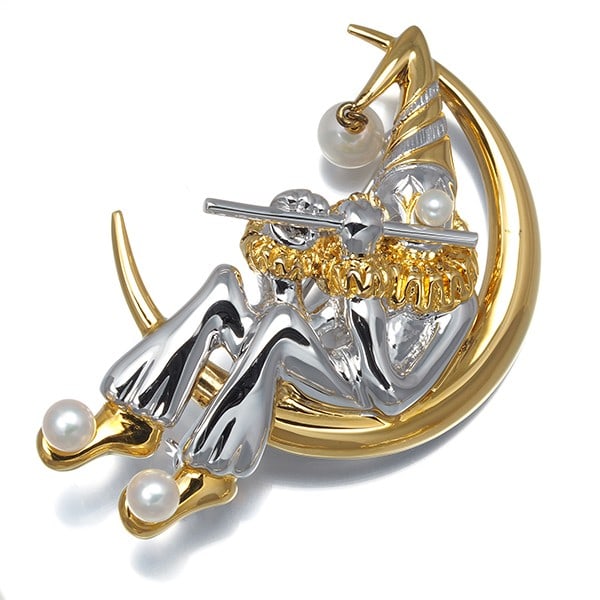 Mikimoto Brooch Akoya Pearl 3.2-6.0Mm Silver: Mikimoto Brooch Akoya Pearl 3.2-6.0Mm Silver The Mikimoto brooch boasts an elegant design featuring an Akoya pearl, measuring approximately 3.2-6.0mm in diameter, set against a silver backdrop. The in