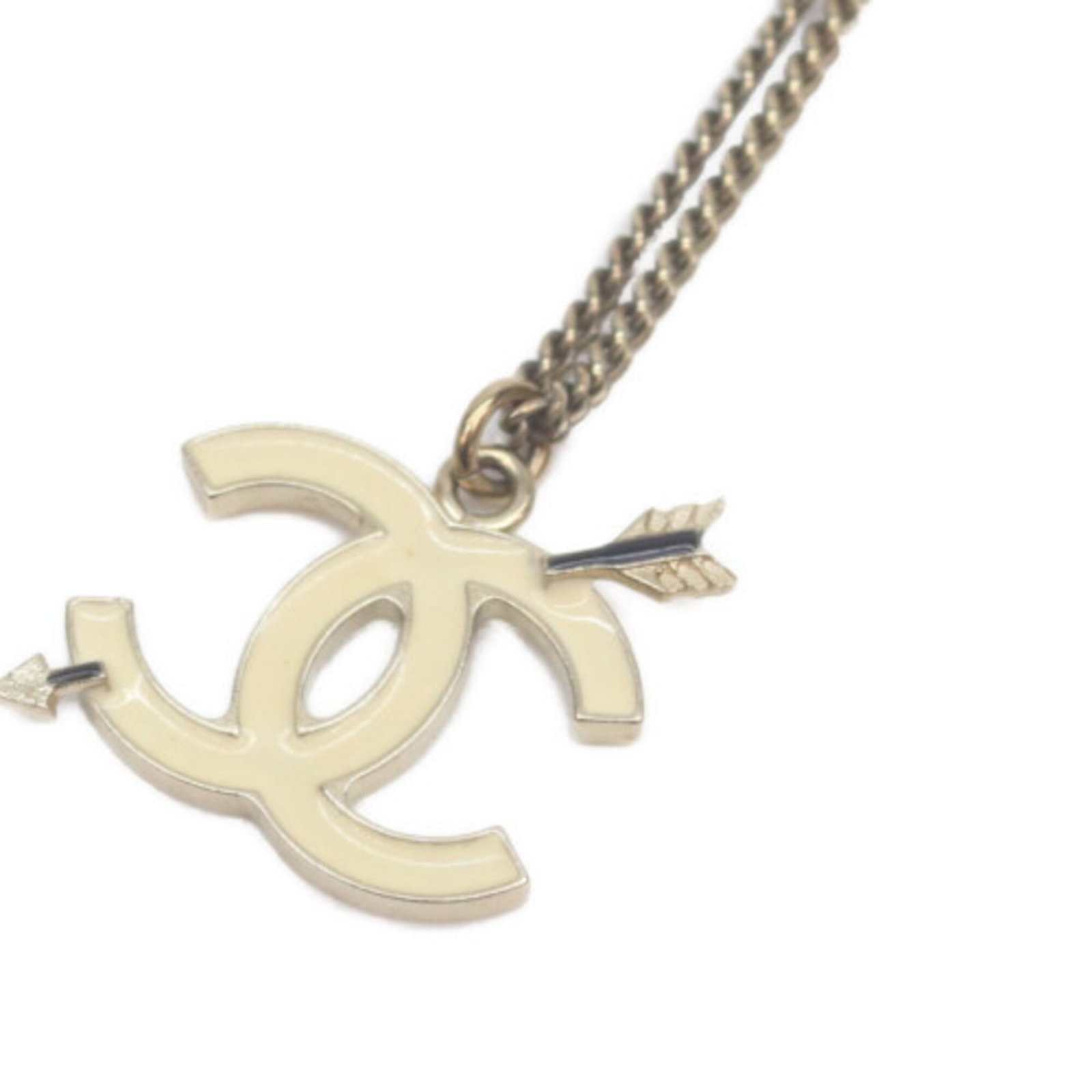 Women's Ivory Coco Chanel Necklace Gold Arrow Mark 10P: Women's Ivory Coco Chanel Necklace Gold Arrow Mark 10P Gold Arrow Mark 10P necklace from Chanel, featuring an ivory pendant with a gold arrow design. This 24 cm long necklace is designed to fit comfor