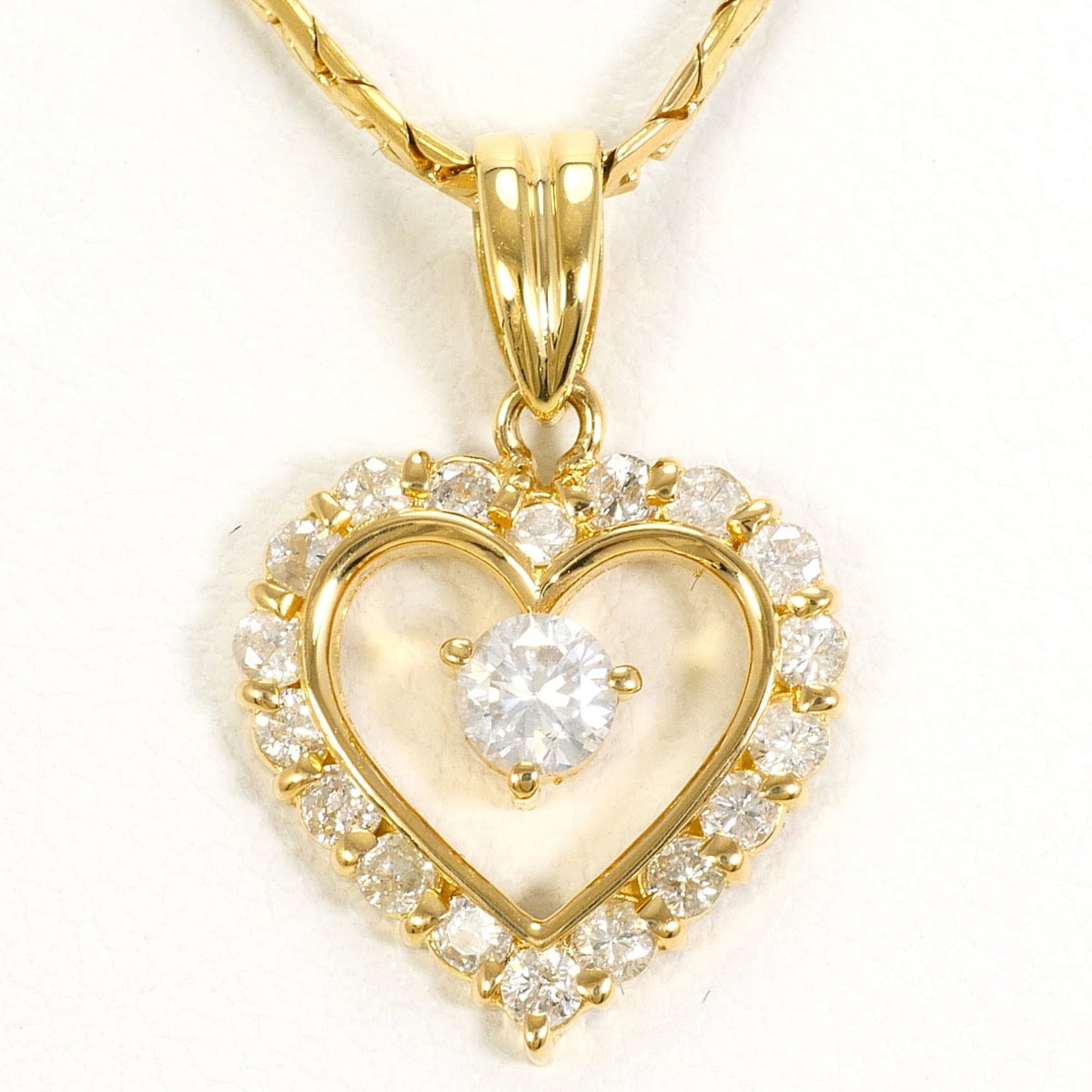 18K (18-Karat) Yellow Gold Necklace With 0.51Ct Diamond Total Weight 6.8G 43Cm Jewelry: 18K (18-Karat) Yellow Gold Necklace With 0.51Ct Diamond Total Weight 6.8G 43Cm Jewelry 18K yellow gold necklace boasts a total weight of 0.51 carats in diamonds, adding a touch of elegance to any outf