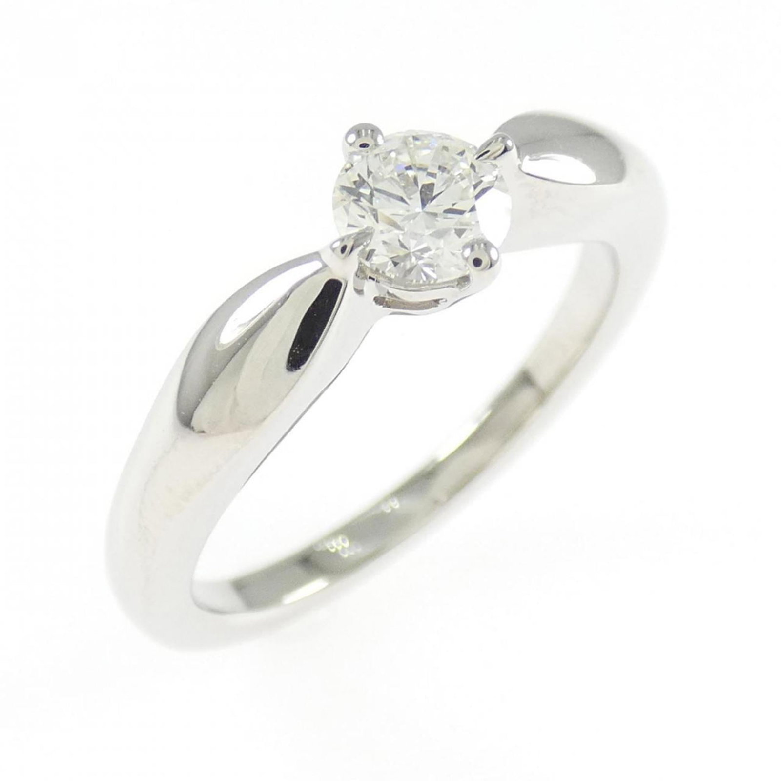 Bvlgari Band Ring Platinum 950: Bvlgari Band Ring Platinum 950 Bvlgari Band Ring Platinum 950 boasts exceptional craftsmanship with its platinum 950 material, set with a high-quality diamond weighing 0.32 carats and graded VS1 for