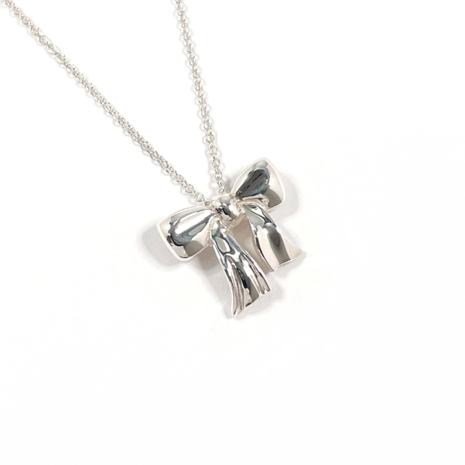 Tiffany&Co. Tiffany Ribbon Necklace Sterling Silver 925 Silver Women'S: Tiffany&Co. Tiffany Ribbon Necklace Sterling Silver 925 Silver Women'S Sterling silver necklace featuring a Tiffany&Co. Tiffany Ribbon design, crafted from high-quality 925 silver. The elegant pendant