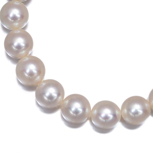 Mikimoto Necklace Akoya Pearl 7.3-7.9Mm Long 14K 585 White Gold: Mikimoto Necklace Akoya Pearl 7.3-7.9Mm Long 14K 585 White Gold 70cm long, the Mikimoto Necklace showcases an impressive Akoya Pearl measuring approximately 7.3-7.9mm in length, set in 14k white