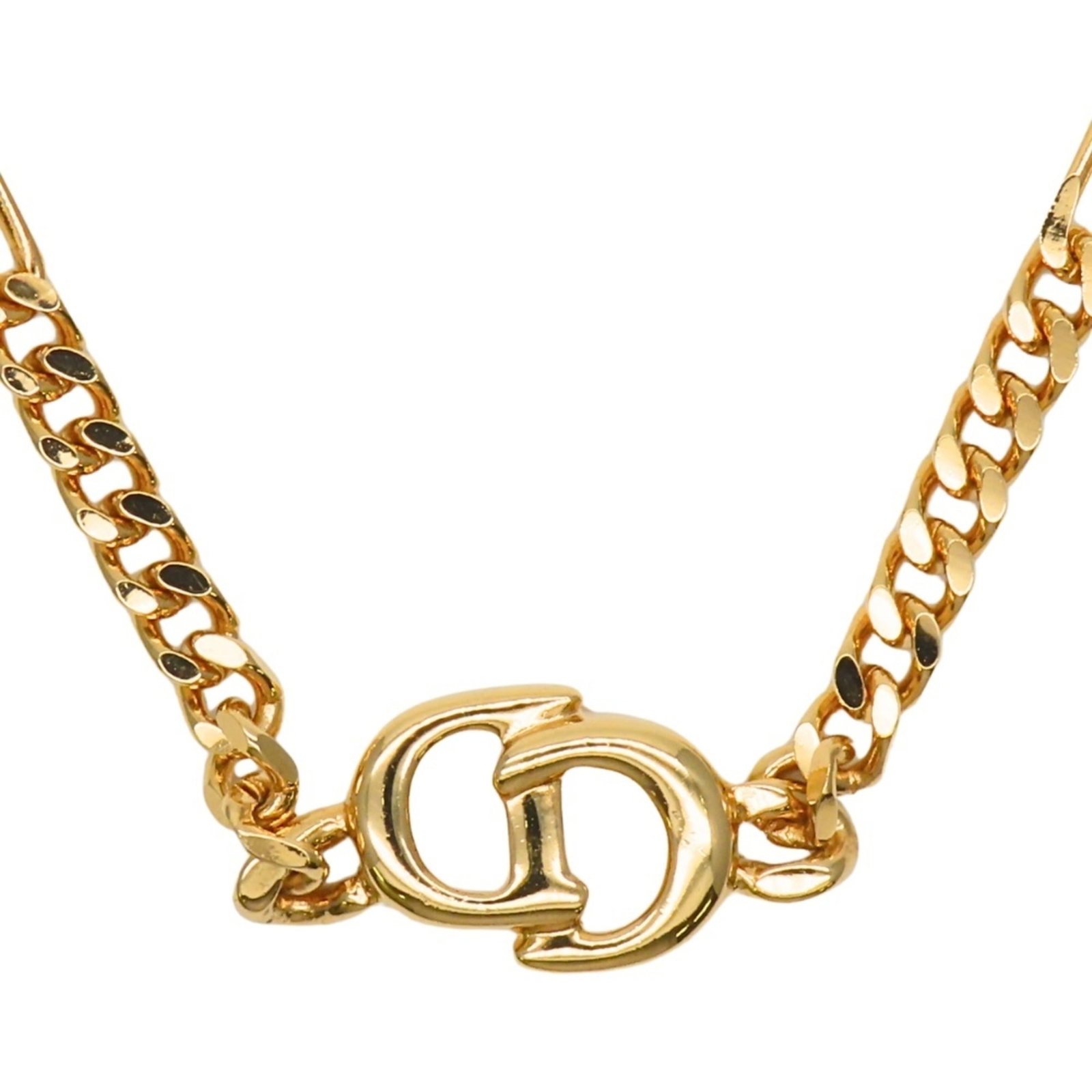 Gold plated metal women's necklace Christian Dior logo: Gold plated metal women's necklace Christian Dior logo Gold plated metal women's necklace featuring the iconic Christian Dior logo, available in a sleek gold finish and adjustable to fit necks up to 4