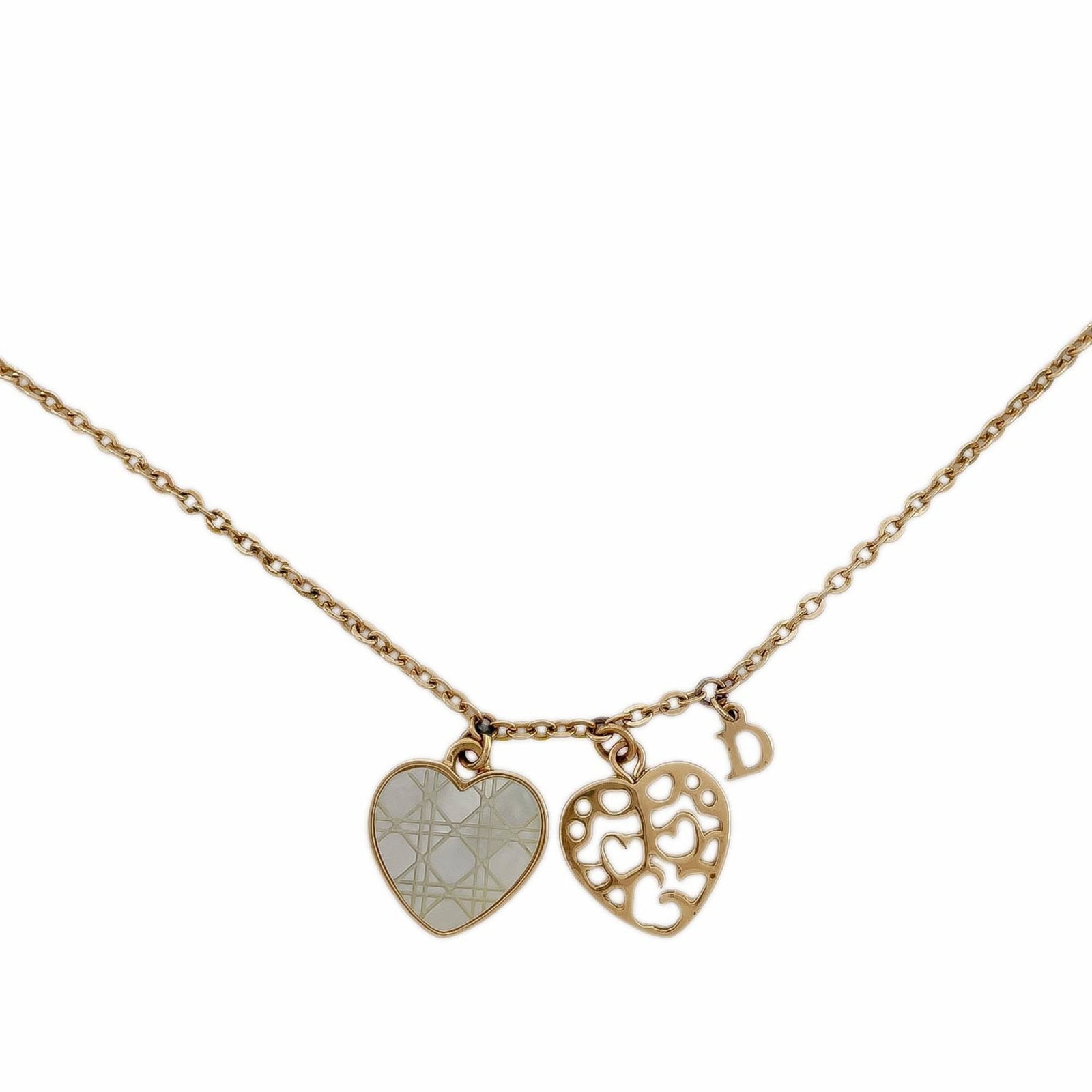 Christian Dior Necklace Metal Gold Women: Christian Dior Necklace Metal Gold Women Metal gold necklace from Christian Dior, featuring a pendant with dimensions of 18mm x 16mm. The necklace has a gold metal construction and measures 46.5 cm in