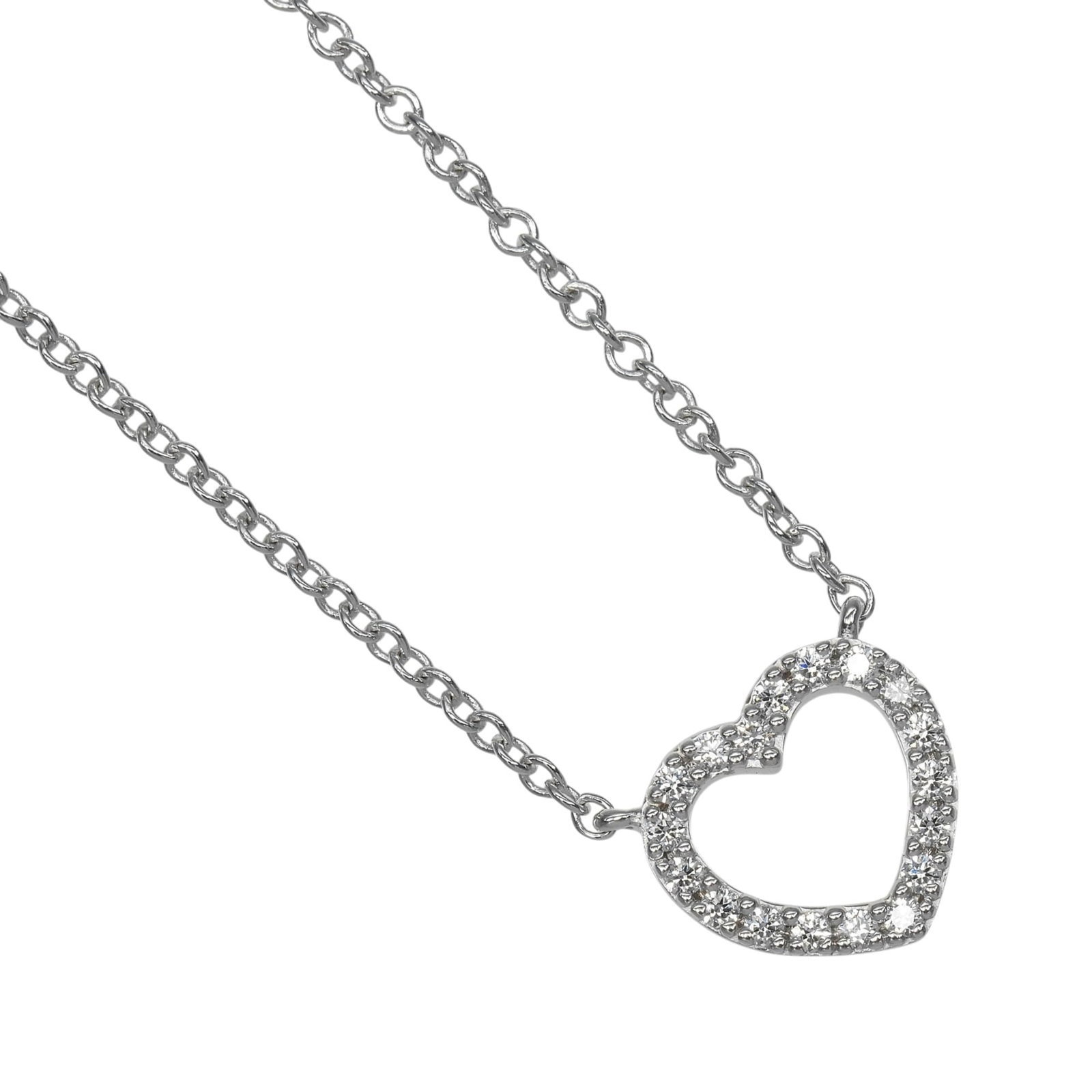 Tiffany & Co. Metro Heart Necklace 18K White Gold With Diamonds Approx. 1.84G.: Tiffany & Co. Metro Heart Necklace 18K White Gold With Diamonds Approx. 1.84G. 18K white gold necklace with diamonds, measuring 40 cm in circumference and featuring a pendant of 7.5mm x 8mm size. The 