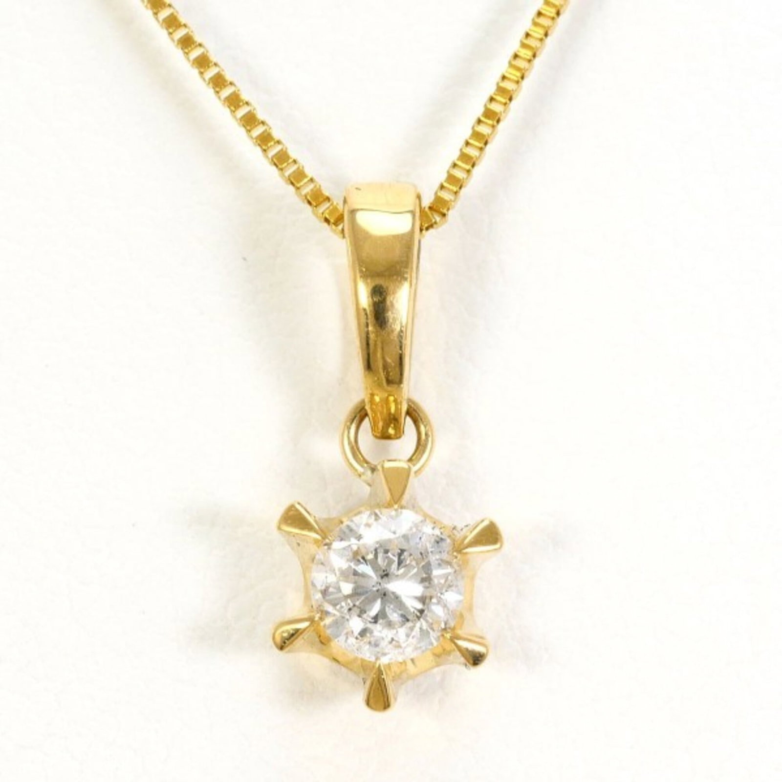 18K (18-Karat) Yellow Gold Necklace With 0.20Ct Diamond Certificate Of Authenticity Total Weight: 18K (18-Karat) Yellow Gold Necklace With 0.20Ct Diamond Certificate Of Authenticity Total Weight 18K yellow gold necklace with a 0.20ct diamond, carefully crafted to add a touch of elegance to any