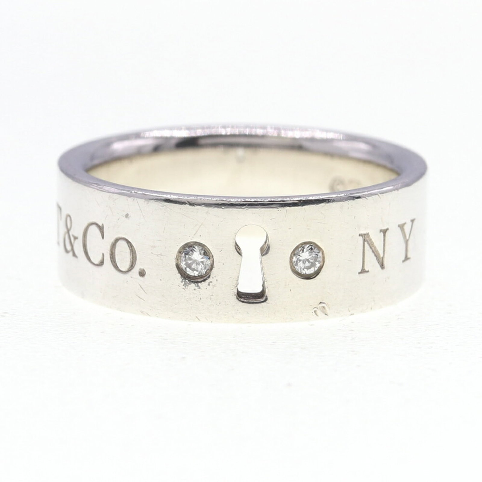 Tiffany Band Ring Sterling Silver 925: Tiffany Band Ring Sterling Silver 925 Sterling silver band ring from Tiffany, featuring 925 material and available in US size 4. Includes a box and dust bag for storage and presentation. A classic des