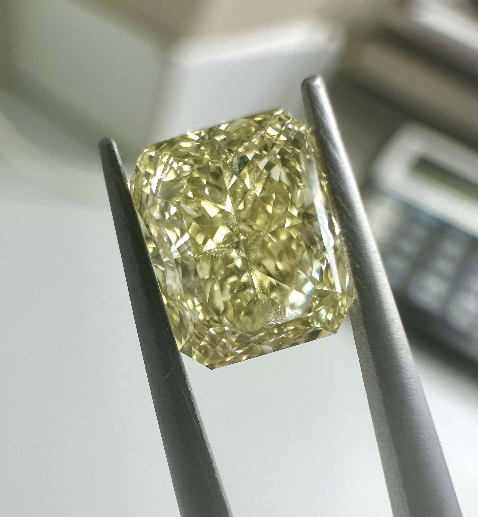 GIA Radiant 1.1ct Fancy Light Yellow VVS2 - Loose Natural Diamond: GIA Radiant 1.1ct Fancy Light Yellow VVS2 - Loose Natural Diamond GIA certified, this 1.1ct Fancy Light Yellow VVS2 diamond boasts exceptional clarity and color, with EX polish and VG symmetry. Its na