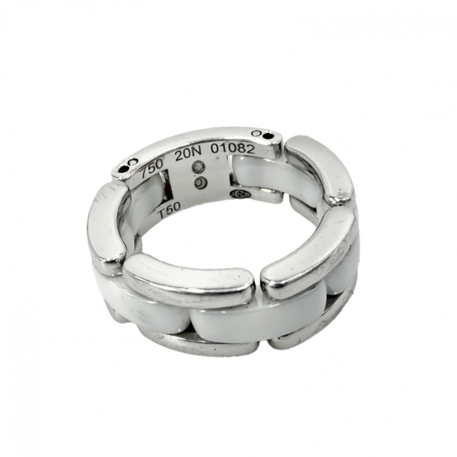 White Gold 18k Ceramic Ring Band Chanel: White Gold 18k Ceramic Ring Band Chanel White gold 18k ceramic ring band from Chanel features a sleek, silver-white design with an inner diameter of 16.00mm and a width of 7mm, making it a stylish