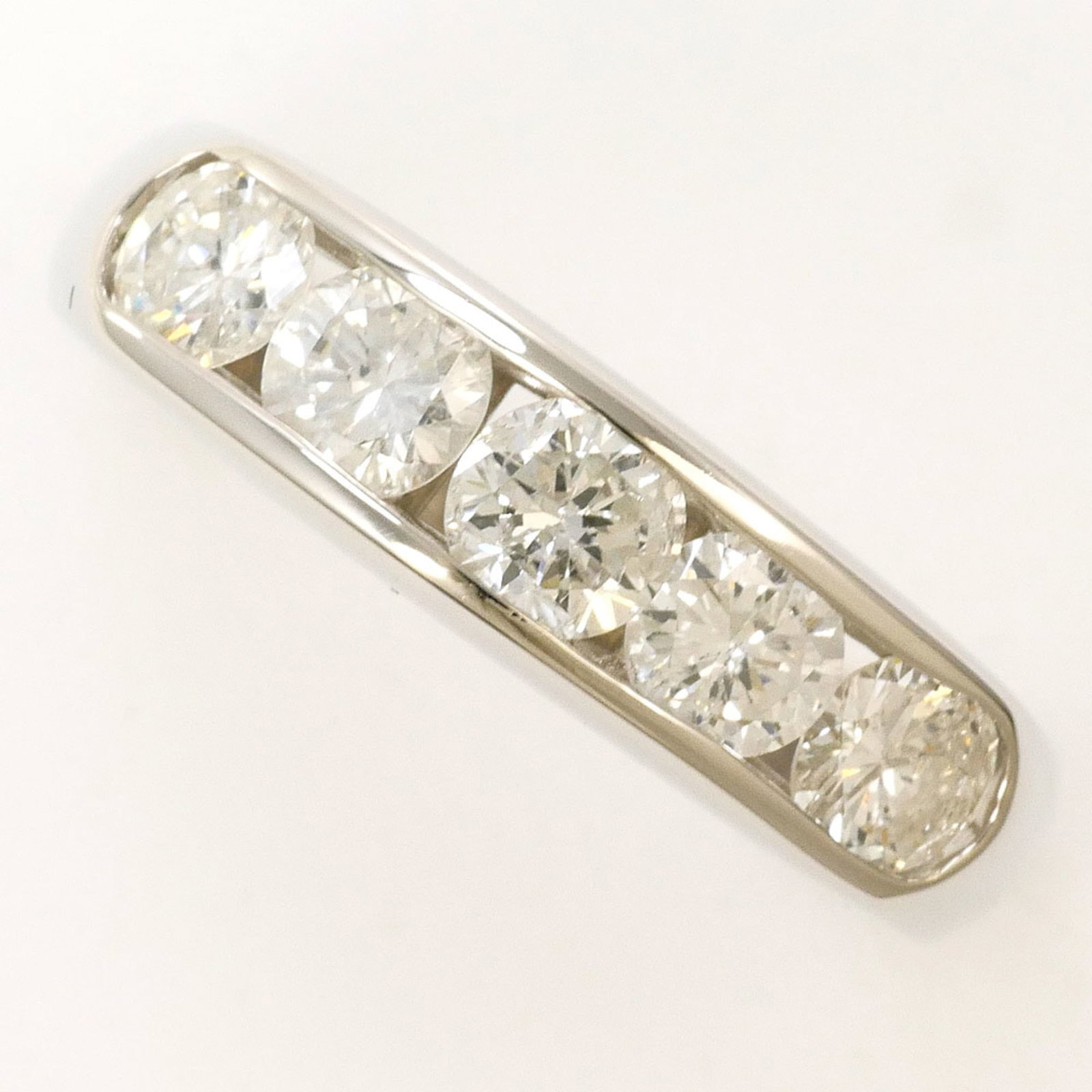 Unbranded Band Ring Platinum 900: Unbranded Band Ring Platinum 900 Platinum 900 band ring features a diamond stone and sleek platinum metal, weighing in at 4.5g. The ring boasts a US size 6 fit with a 5mm width, making it a versatile