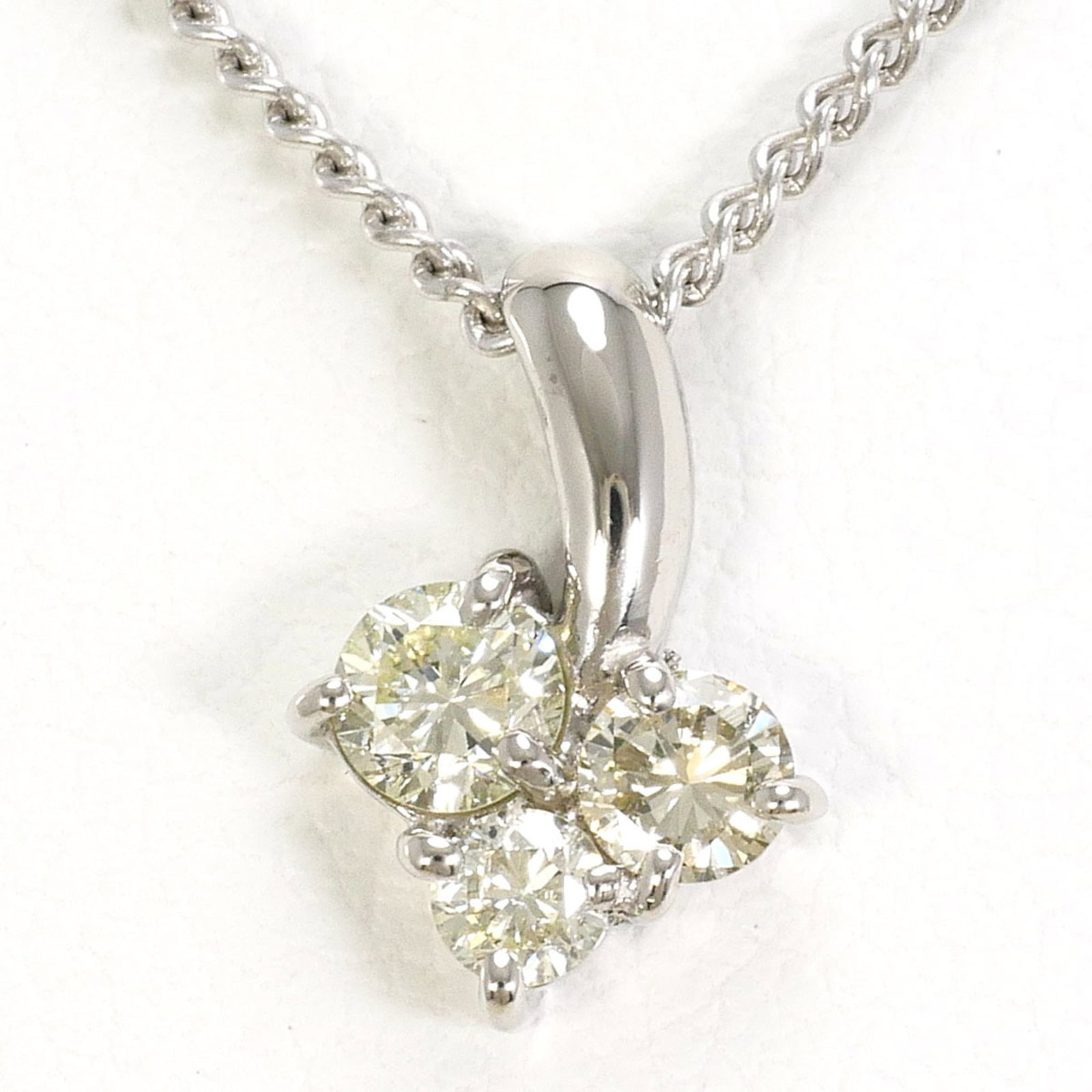 Pt900 Platinum Pm850 Necklace With 0.30 Ct Yellow Diamond Total Weight 3.7G 41Cm Like New Condition.: Pt900 Platinum Pm850 Necklace With 0.30 Ct Yellow Diamond Total Weight 3.7G 41Cm Like New Condition. Pt900 Platinum Pm850 Necklace With 0.30 Ct Yellow Diamond Total Weight 3.7G 41Cm Like New