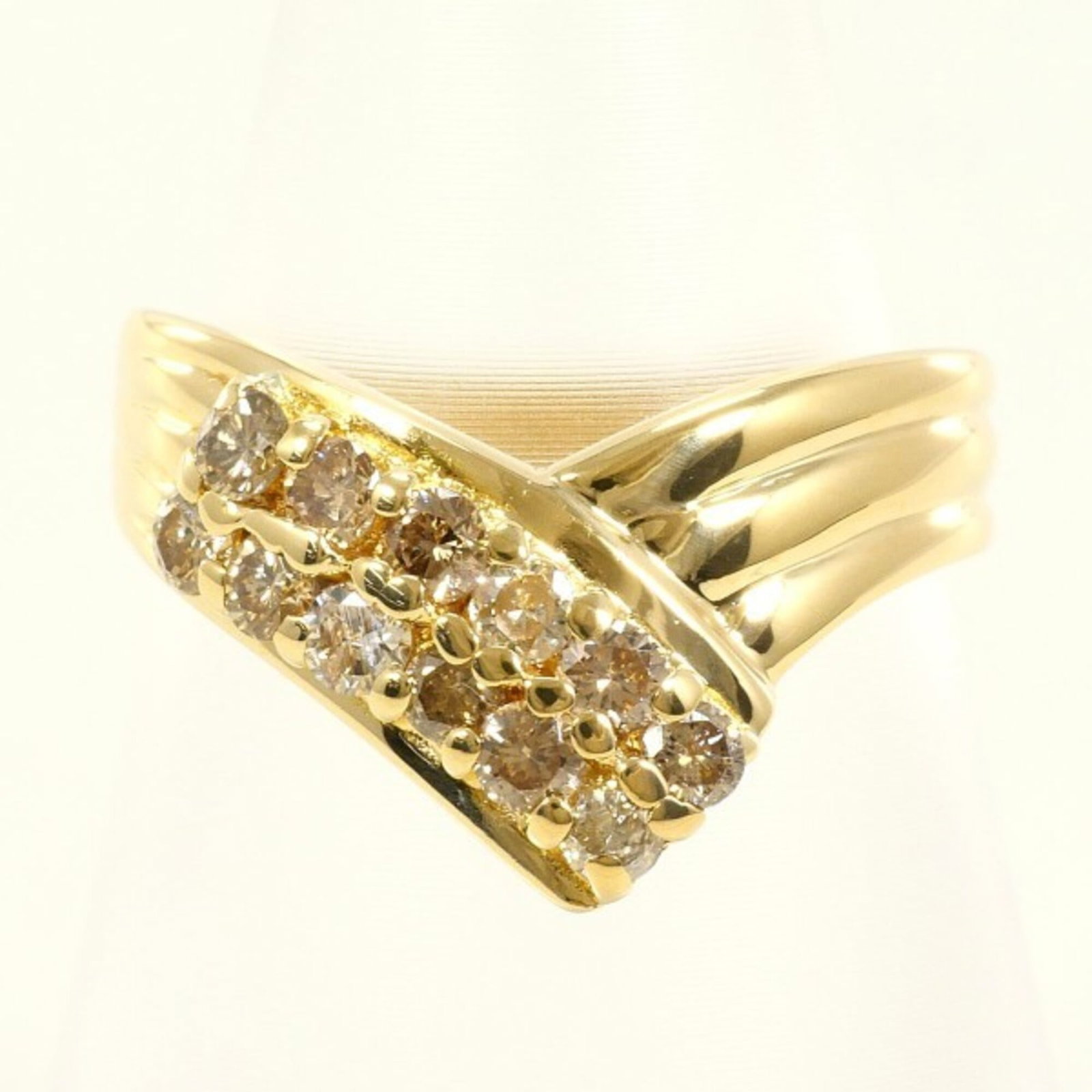 Unbranded Band Ring Yellow Gold (18K): Unbranded Band Ring Yellow Gold (18K) Yellow gold band ring with a 0.50ct diamond, crafted from 18K metal for a touch of elegance and sophistication. This unbranded piece boasts a slender 11mm width a
