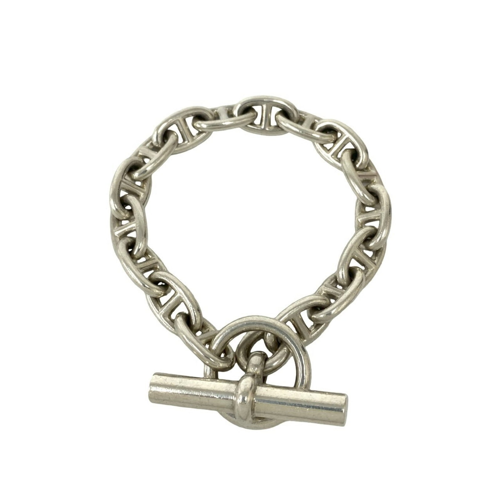 Silver Charm Bracelet Hermes: Silver Charm Bracelet Hermes Silver Charm Bracelet Hermes bears a signature, made from high-quality silver 925 material. The charm bracelet measures 20.5cm in length and features a distinctive design.