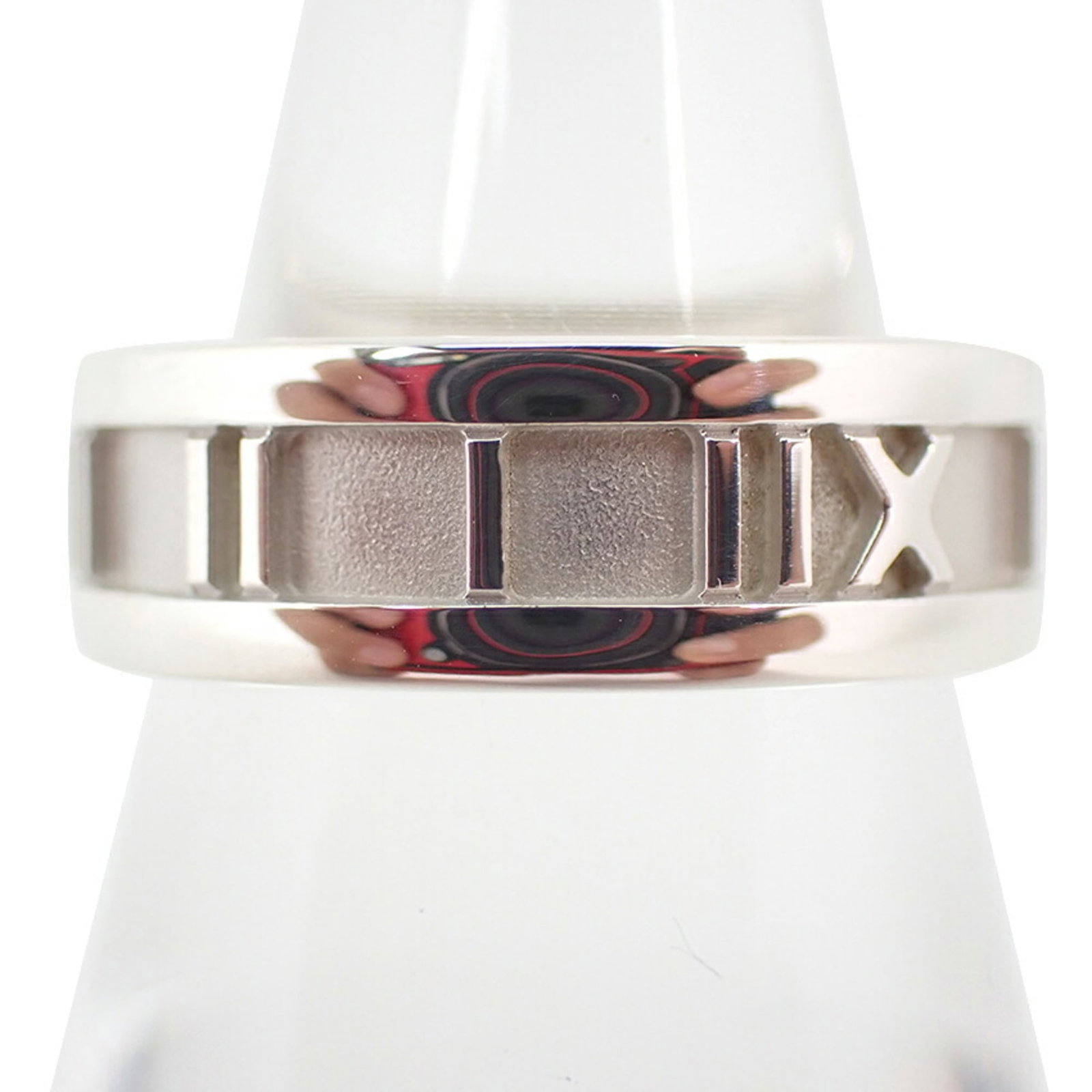 Tiffany Band Ring Sterling Silver 925: Tiffany Band Ring Sterling Silver 925 Sterling silver band ring from Tiffany, featuring a classic design. Made from high-quality sterling silver 925, this elegant piece is crafted to provide a