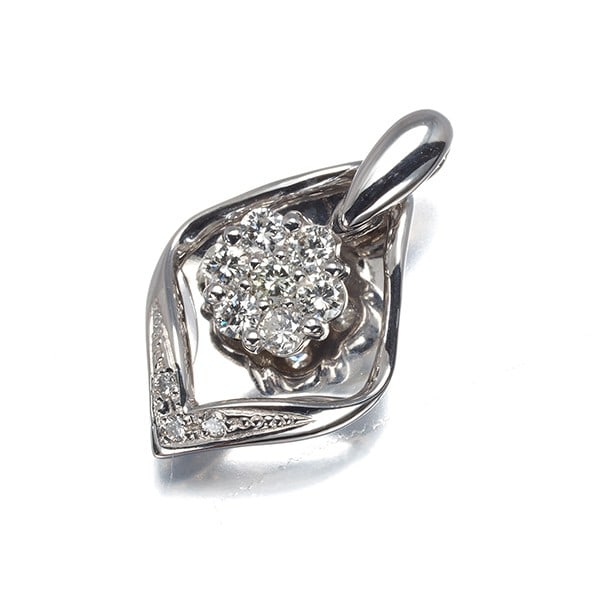 Diamond 0.30Ct Paved Drop Pendant 18K 750 White Gold: Diamond 0.30Ct Paved Drop Pendant 18K 750 White Gold 18k white gold pendant showcases a natural diamond pave design, with the main stone totaling 0.30ct. The pendant's elegant drop style features a ba