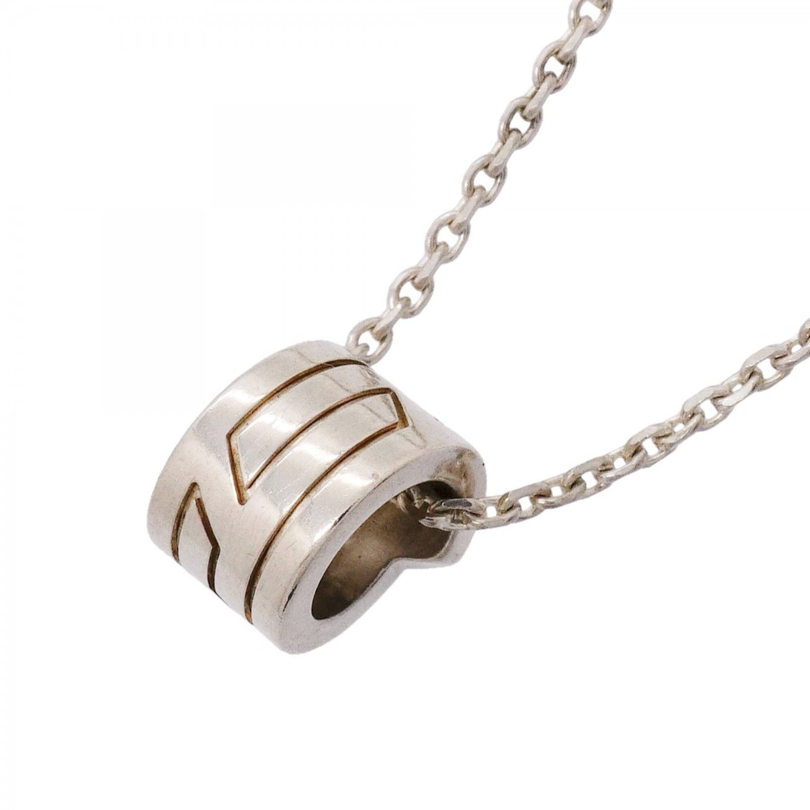 Hermes Necklace Italique Sterling Silver 925 Women'S: Hermes Necklace Italique Sterling Silver 925 Women'S Sterling silver necklace from Hermes, featuring an Italique pendant with a 40cm circumference and 12.8mm x 12.8mm dimensions. This 925 silver neckl