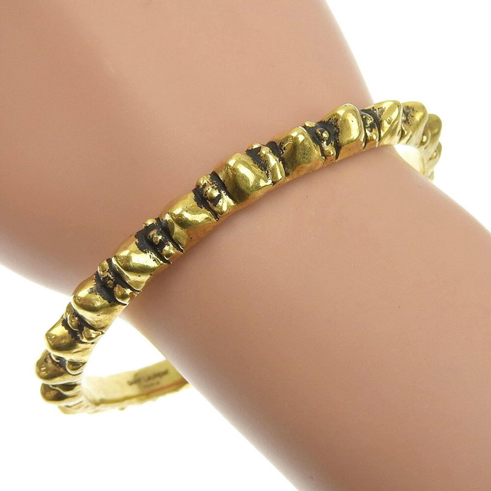 Yves Saint Laurent Bangle: Yves Saint Laurent Bangle Gold plated Yves Saint Laurent bangle with classic design, measuring 21cm in length and 7mm in width. Comes with a luxurious gold box and dust bag for added elegance. A timel