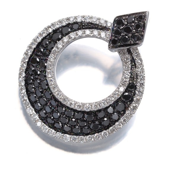 Black & Clear Diamond 0.80Ct Paved Pendant 18K 750 White Gold: Black & Clear Diamond 0.80Ct Paved Pendant 18K 750 White Gold 18k white gold pendant showcases a stunning black and clear diamond pave design, featuring a total of 0.80ct of natural diamonds. The
