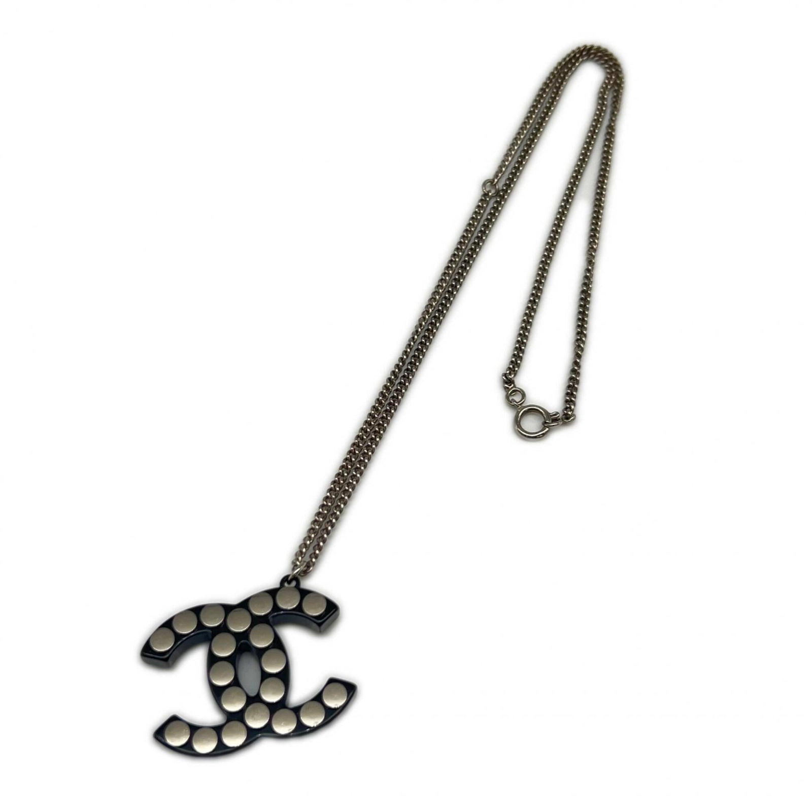 Women's necklace silver black plastic stud chanel mark coco: Women's necklace silver black plastic stud chanel mark coco Silver and black plastic stud necklace bearing the iconic Chanel mark, crafted from durable materials with a sleek design. The necklace feat