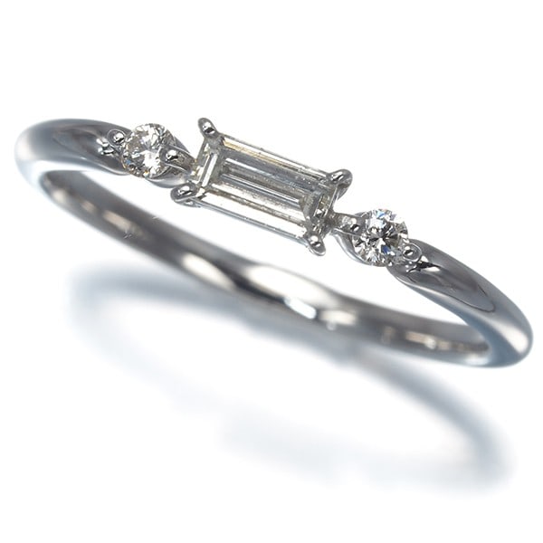Diamond 0.25Ct Baguette-Cut Ring 900 Platinum: Diamond 0.25Ct Baguette-Cut Ring 900 Platinum 900 Platinum Baguette-Cut Diamond Ring features a natural diamond weighing 0.25ct, set in a platinum metal ring with a ring size range of US6.5-6.75 and a