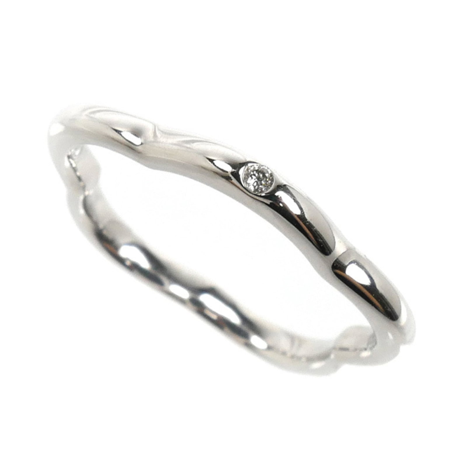 Chanel Band Ring White Gold (18K): Chanel Band Ring White Gold (18K) Chanel's iconic band ring in white gold (18K) boasts elegant simplicity, with a diamond stone adding a touch of sophistication. This 48 US size, 4.5 band ring is craf
