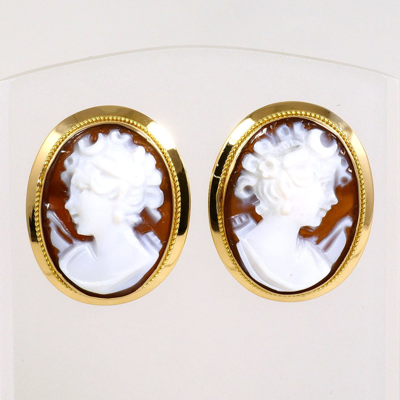 Unbranded Stud Earrings Yellow Gold (18K) (1 of 4)