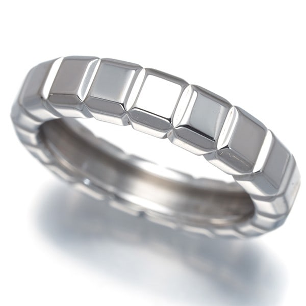 Chopard Ring Ice Cube Us5.75-6 18K 750 White Gold: Chopard Ring Ice Cube Us5.75-6 18K 750 White Gold 18k white gold band with a sleek, 4.5mm width, perfect for everyday wear. This Chopard Ice Cube ring features a signature and weighs 6.8g, making it a