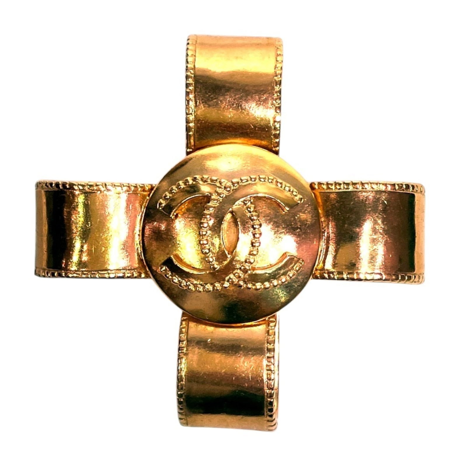 Chanel Brooch Gold Plating: Chanel Brooch Gold Plating The Chanel Brooch Gold Plating boasts elegant dimensions, measuring 5.5cm x 5.5cm x 1cm, making it a stylish accessory for women. Its gold plating finish adds a touch of lux