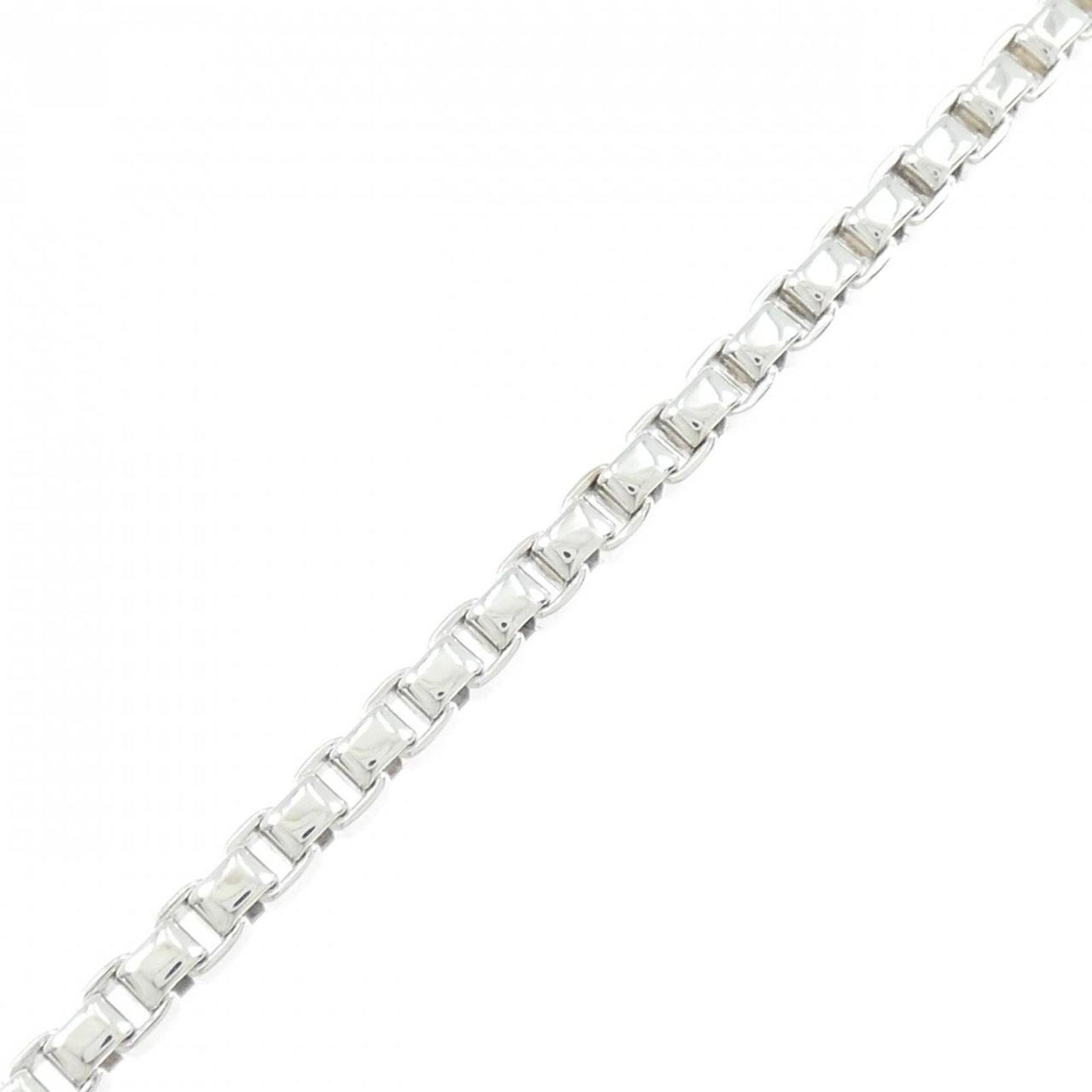 Tiffany Charm Bracelet Silver 925: Tiffany Charm Bracelet Silver 925 Silver 925 Tiffany Charm Bracelet. This 19cm long charm bracelet features a silver 925 material, with a width of 3.9mm and a weight of 15.2g. Made from high-quality s