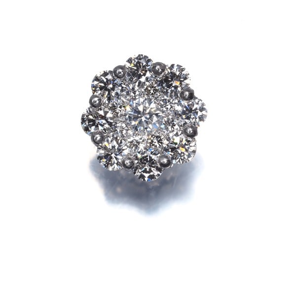 Diamond Flower Pendant 1.00Ct Platinum: Diamond Flower Pendant 1.00Ct Platinum Platinum pendant featuring a natural diamond flower design, showcasing a total weight of 1.00 carat in its elegant setting. The 900 purity platinum metal