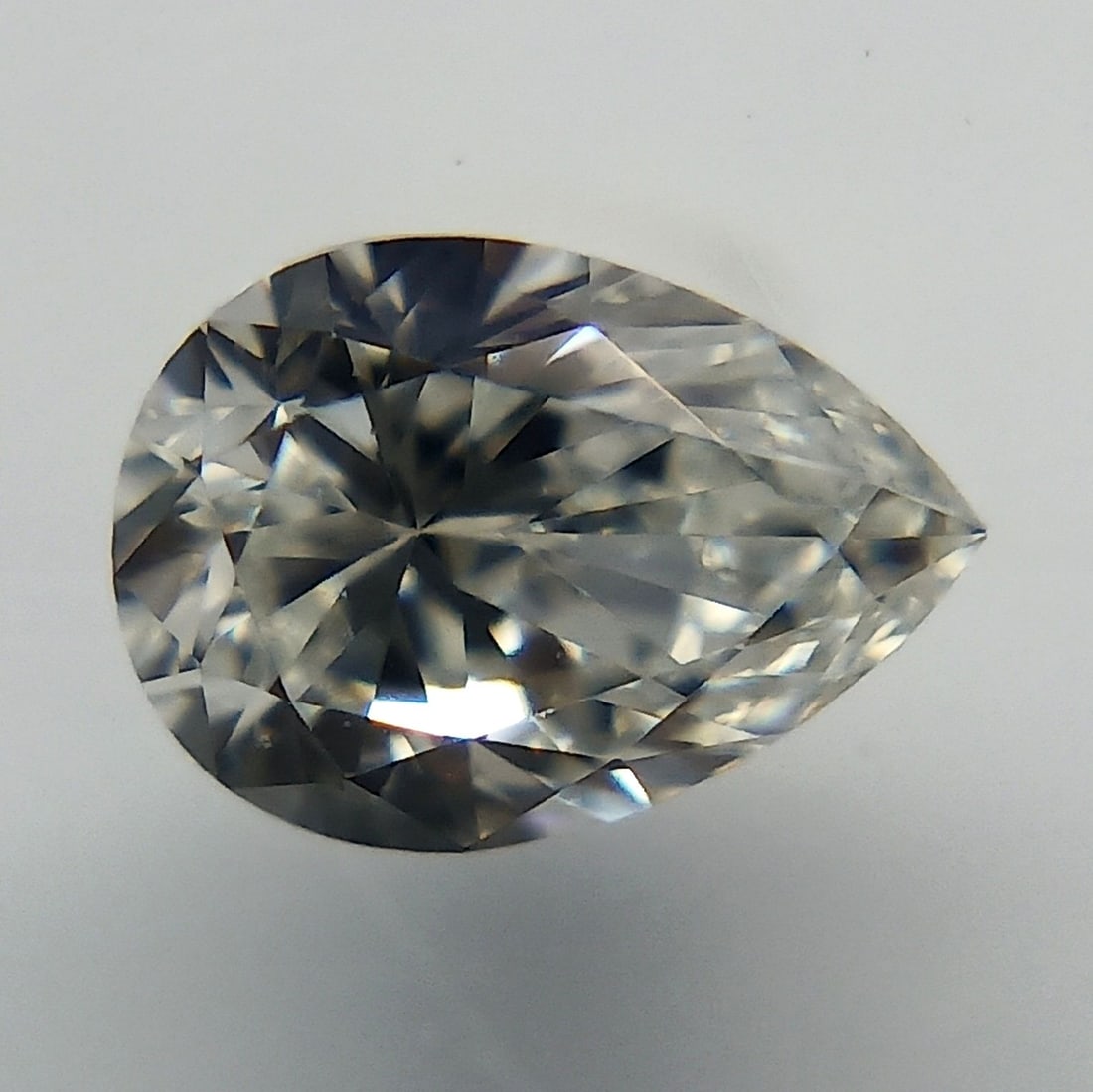 GIA Pear 0.19ct F VVS2 - Loose Natural Diamond: GIA Pear 0.19ct F VVS2 - Loose Natural Diamond GIA certified, this natural pear-shaped diamond boasts exceptional clarity and color. With its VVS2 grade and F color, it shines with remarkable brillian