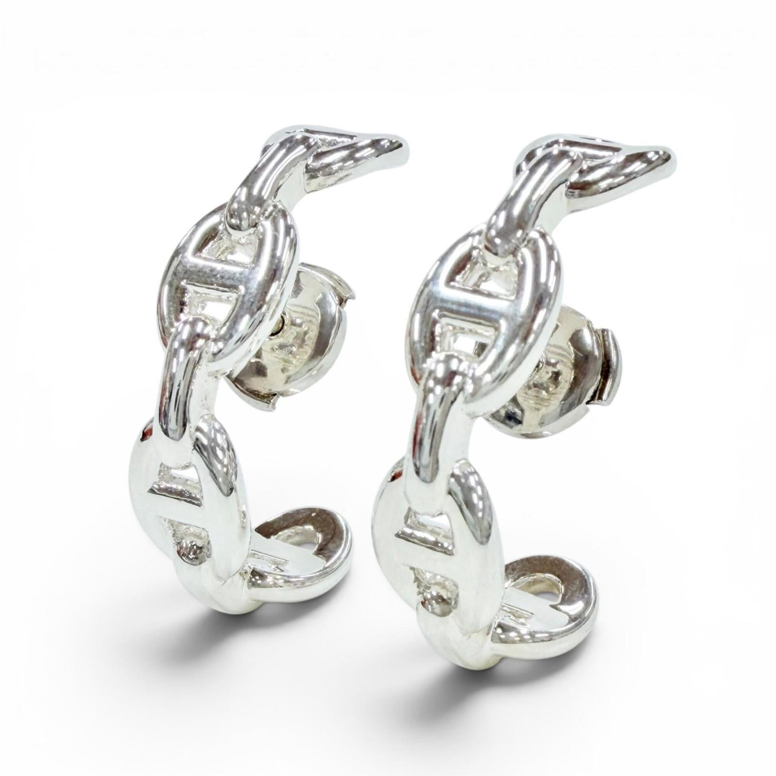 Hermes Stud Silver 925 Earrings: Hermes Stud Silver 925 Earrings Silver 925 earrings from the renowned French fashion house Hermes, featuring a sleek stud design. Made with high-quality silver material, these elegant earrings are a s