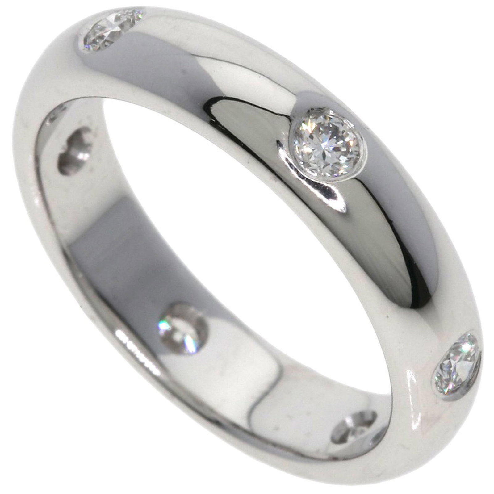 Cartier Band Ring White Gold (18K): Cartier Band Ring White Gold (18K) Cartier Band Ring White Gold (18K) features a diamond stone and is made from 18K white gold, with a US size of 4.5. This band ring is a classic design that