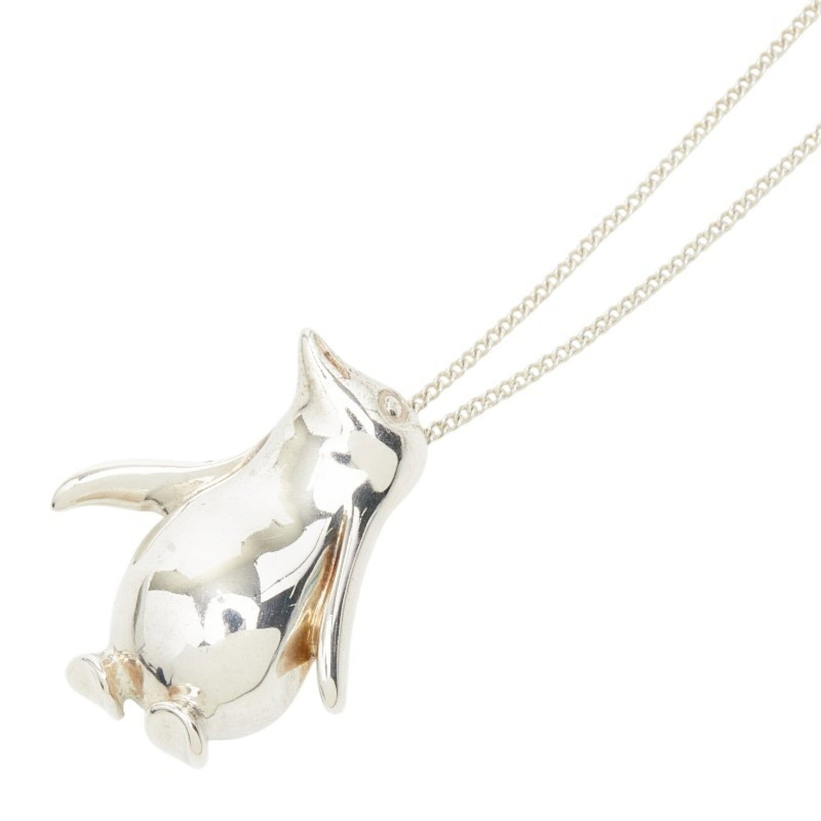 Women's silver penguin motif chain pendant necklace Sv925.: Women's silver penguin motif chain pendant necklace Sv925. Silver penguin motif chain pendant necklace in Sv925, featuring a 21.5mm x 19mm pendant with a 41cm circumference chain, showcasing a unique 