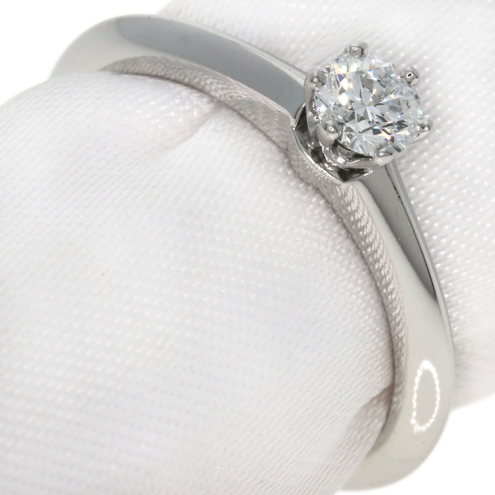Tiffany Band Ring Platinum 950: Tiffany Band Ring Platinum 950 Platinum band ring from Tiffany, featuring 950 platinum material and available in US size 4. This elegant ring showcases the brand's signature style with its sleek desig