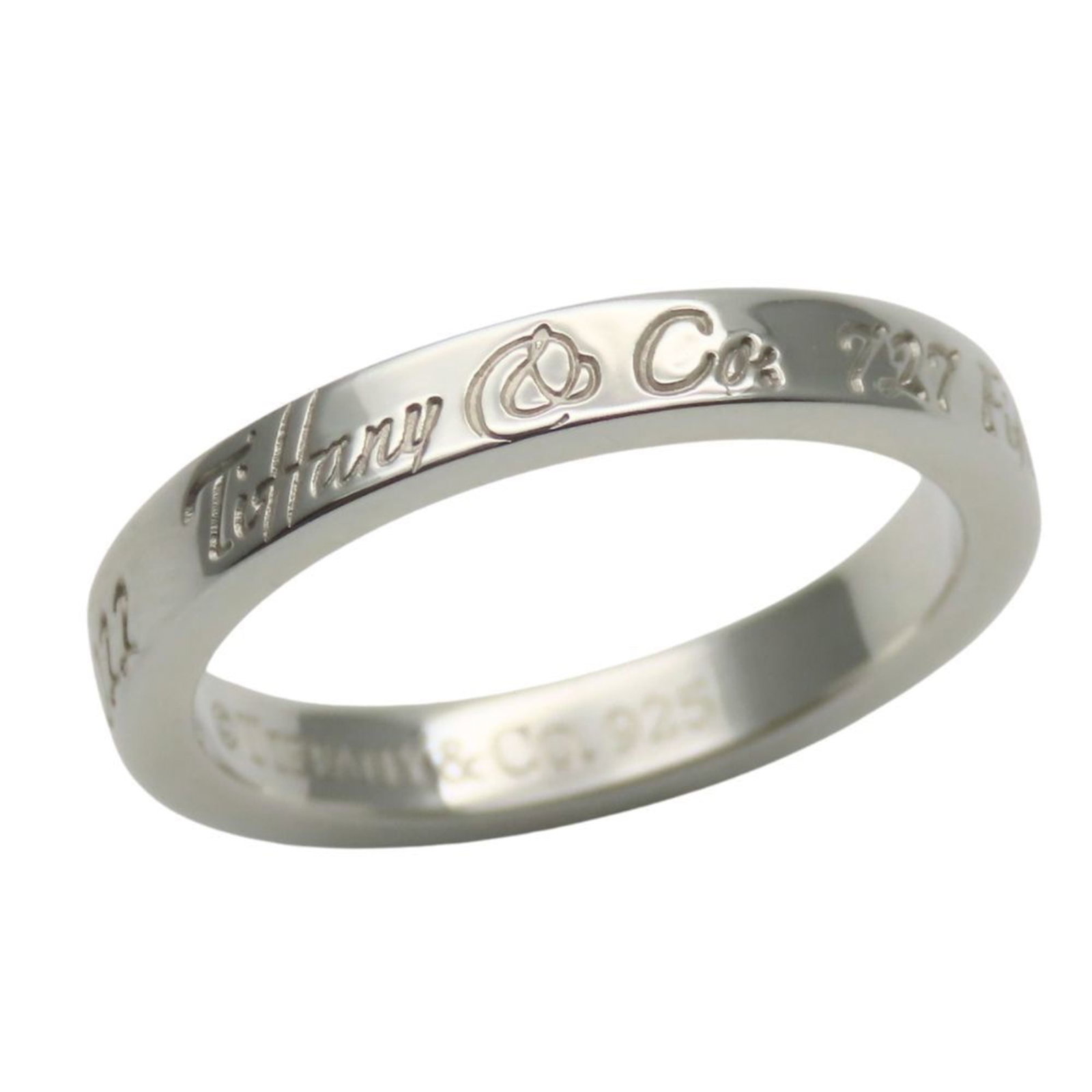 Silver band ring Tiffany 925: Silver band ring Tiffany 925 Silver band ring Tiffany 925. This silver ring features the iconic Tiffany brand and is made from high-quality 925 sterling silver, making it a timeless and elegant access