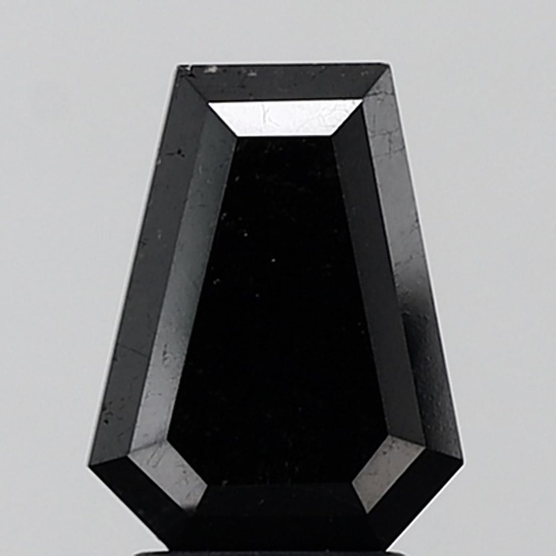 Calf 2.58ct Black VVS2 - Loose Natural Diamond: Calf 2.58ct Black VVS2 - Loose Natural Diamond 2.58ct Black VVS2 - Loose Natural Diamond, showcasing exceptional clarity and polish, with a rare black color that sets it apart from other diamonds. Thi