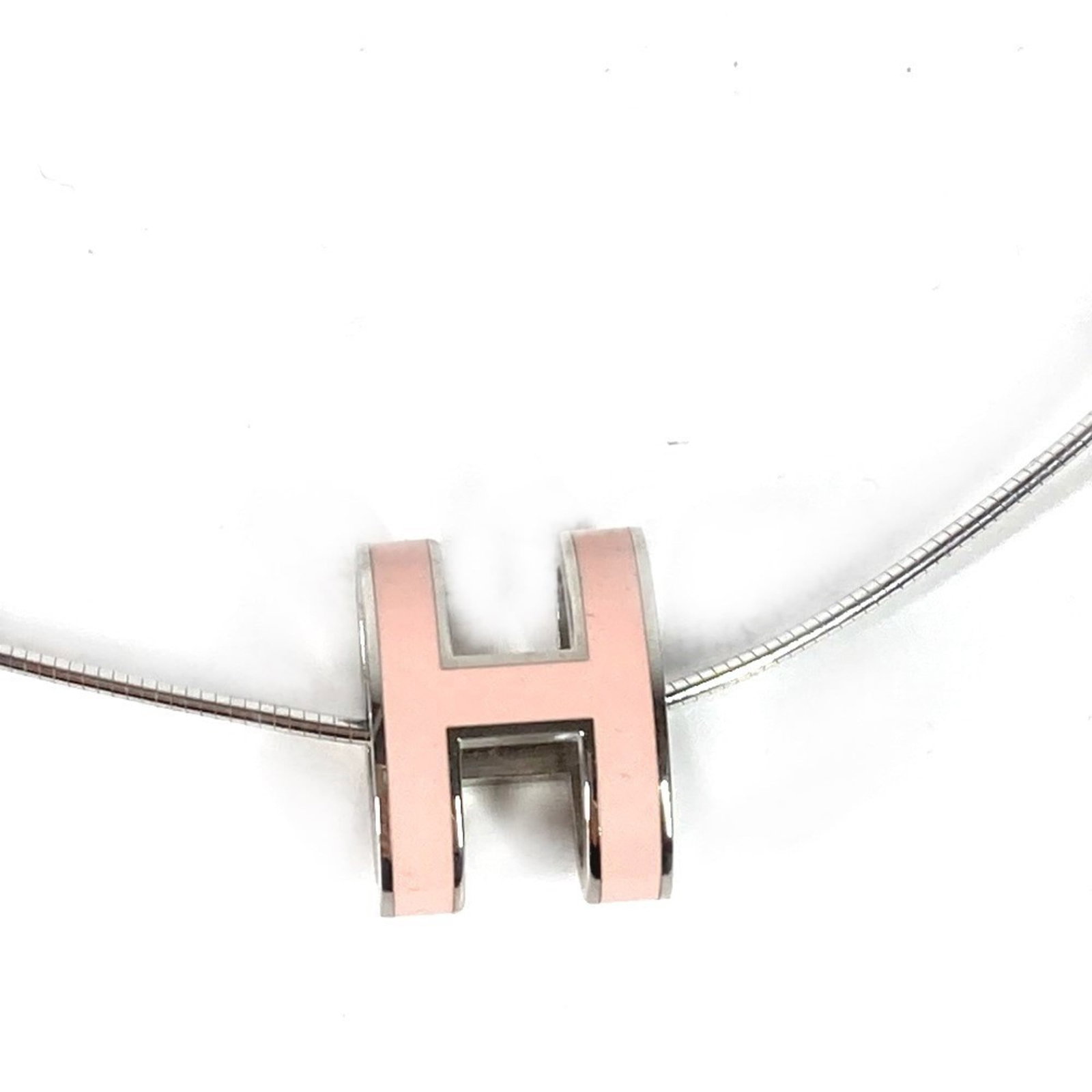 Hermes Pop Accessory Necklace Hermes Pink Metal Light Women's: Hermes Pop Accessory Necklace Hermes Pink Metal Light Women's The Hermes Pop Accessory Necklace features a light pink metal design, adding a touch of elegance to any outfit. With a silver finish and a