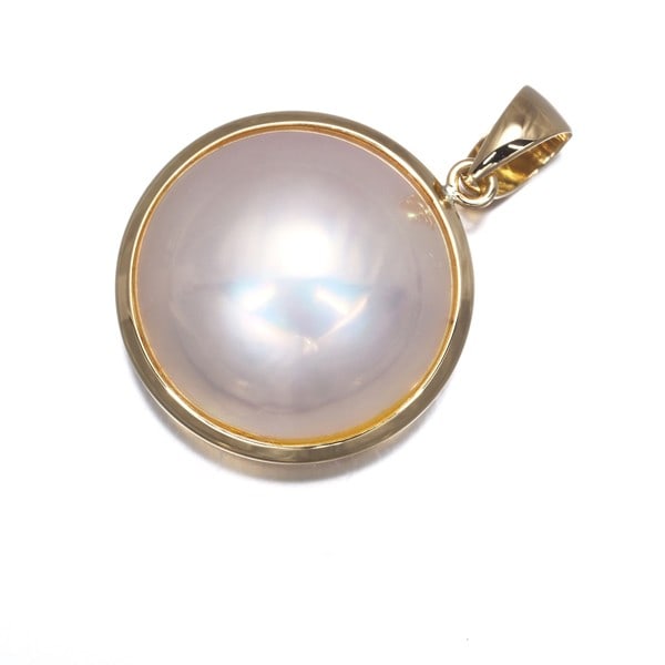Tasaki Pendant Mabe Pearl 15.0Mm 18K 750 Yellow Gold: Tasaki Pendant Mabe Pearl 15.0Mm 18K 750 Yellow Gold Tasaki Pendant Mabe Pearl 15.0Mm 18K 750 Yellow Gold boasts an elegant design, featuring a cultured mabe pearl with a diameter of approximately 15.