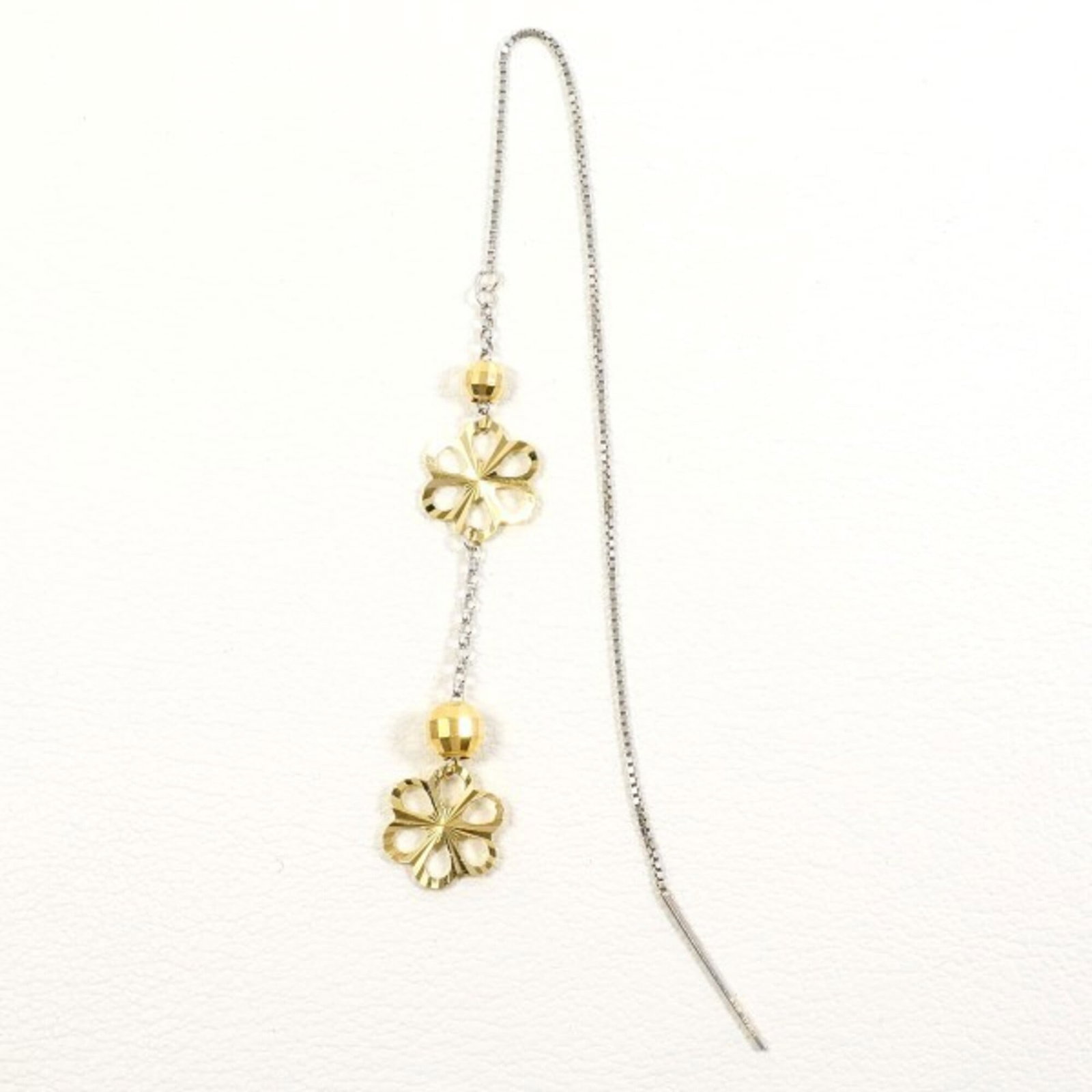 Chain earrings in white gold 18k and yellow gold 18k.: Chain earrings in white gold 18k and yellow gold 18k. Chain earrings in white gold 18k and yellow gold 18k, featuring two distinct metal options for added versatility. Made from high-quality 18K gold,