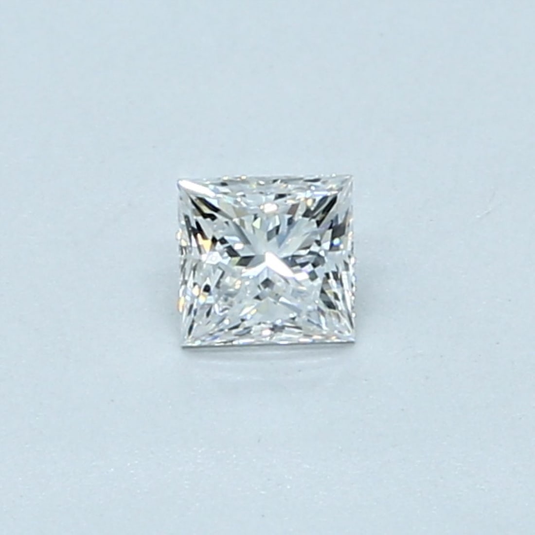 GIA Princess 0.23ct D VVS2 - Loose Natural Diamond: GIA Princess 0.23ct D VVS2 - Loose Natural Diamond 0.23ct GIA Princess D VVS2 Diamond - Exceptional Clarity and BrillianceThe GIA Princess cut diamond boasts exceptional clarity, graded as VVS2, with