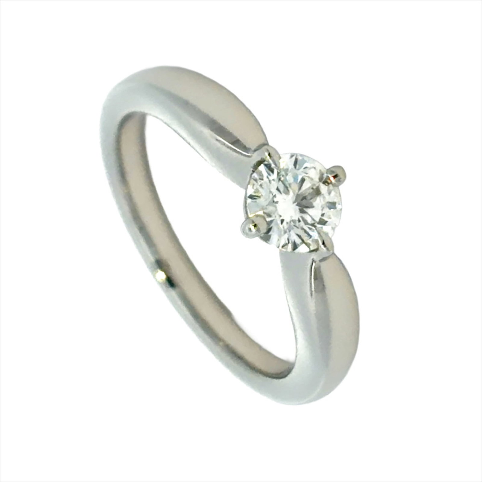 Bvlgari Band Ring Platinum 950: Bvlgari Band Ring Platinum 950 Bvlgari Band Ring Platinum 950, a sleek and sophisticated design crafted from high-quality platinum 950. This elegant band ring boasts a classic style that complements a