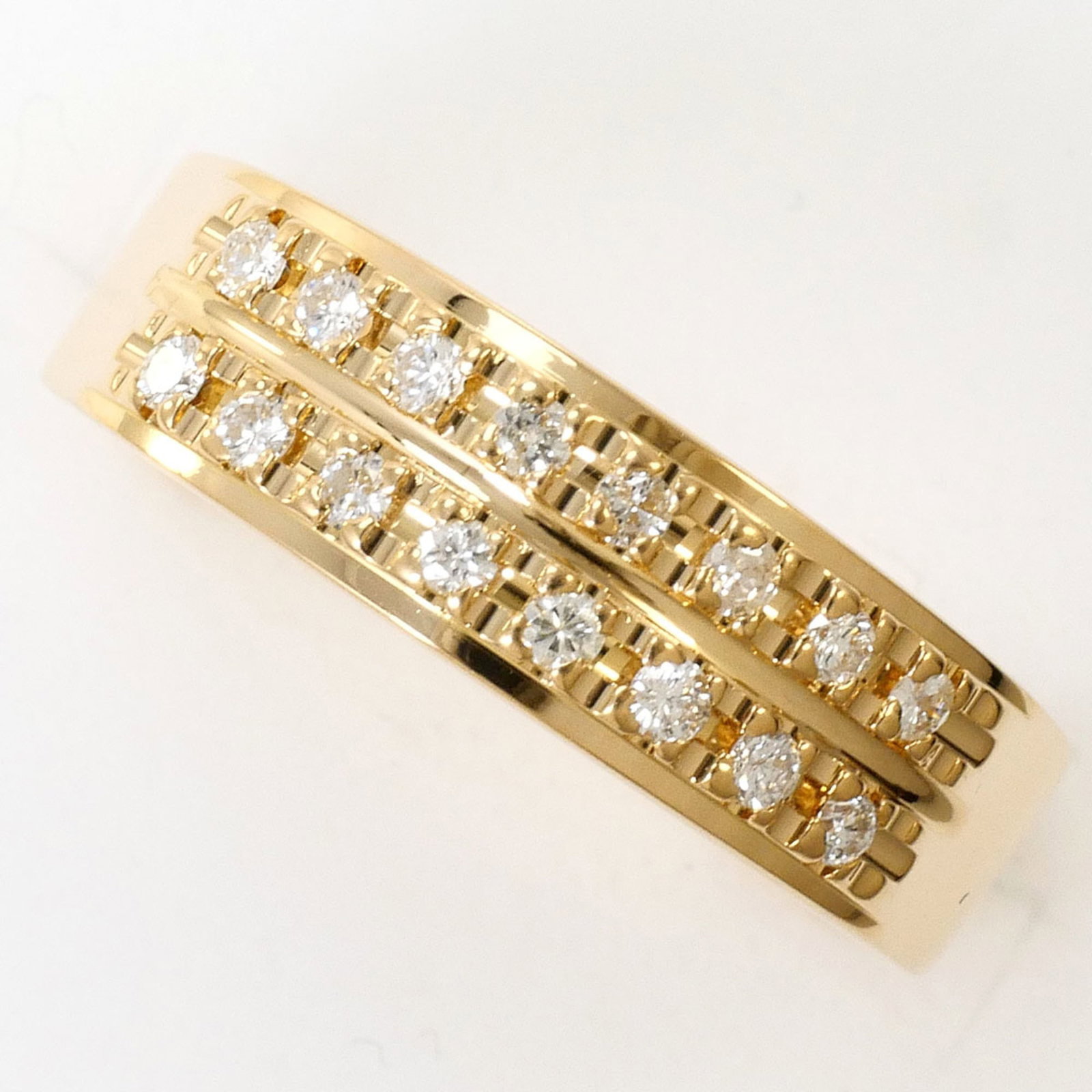 Unbranded Band Ring Yellow Gold (18K): Unbranded Band Ring Yellow Gold (18K) Yellow gold band ring with a diamond stone, crafted from 18K metal. This unbranded piece boasts a sleek design and durable construction, making it a versatile acc